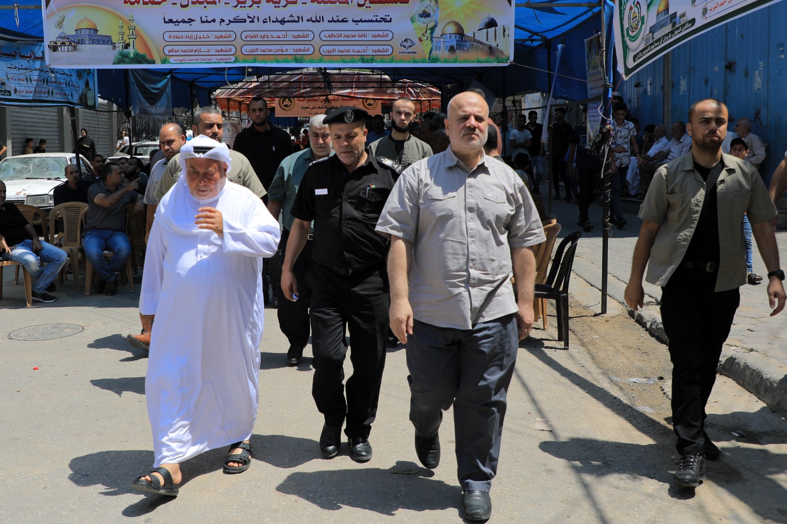 (صور) قيادة "الداخلية" تعزي ذوي شهداء العدوان الإسرائيلي