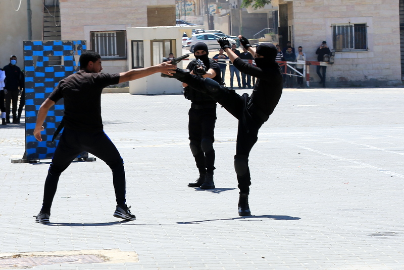 "كلية الرباط" تُخرج الفوج الثامن من بكالوريوس "القانون والشرطة"