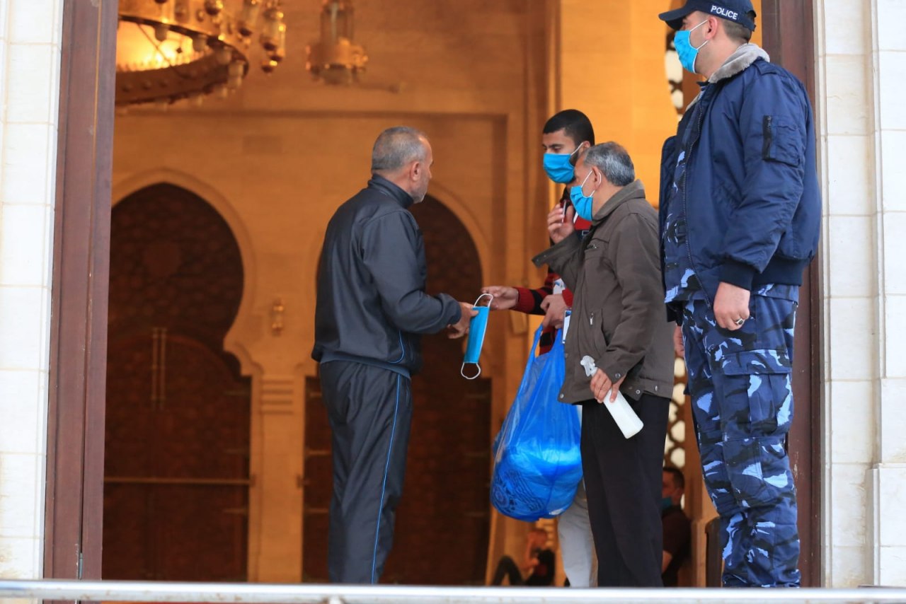 الشرطة تؤمن إقامة صلاة عيد الفطر المبارك وفق ضوابط وإجراءات السلامة العامة