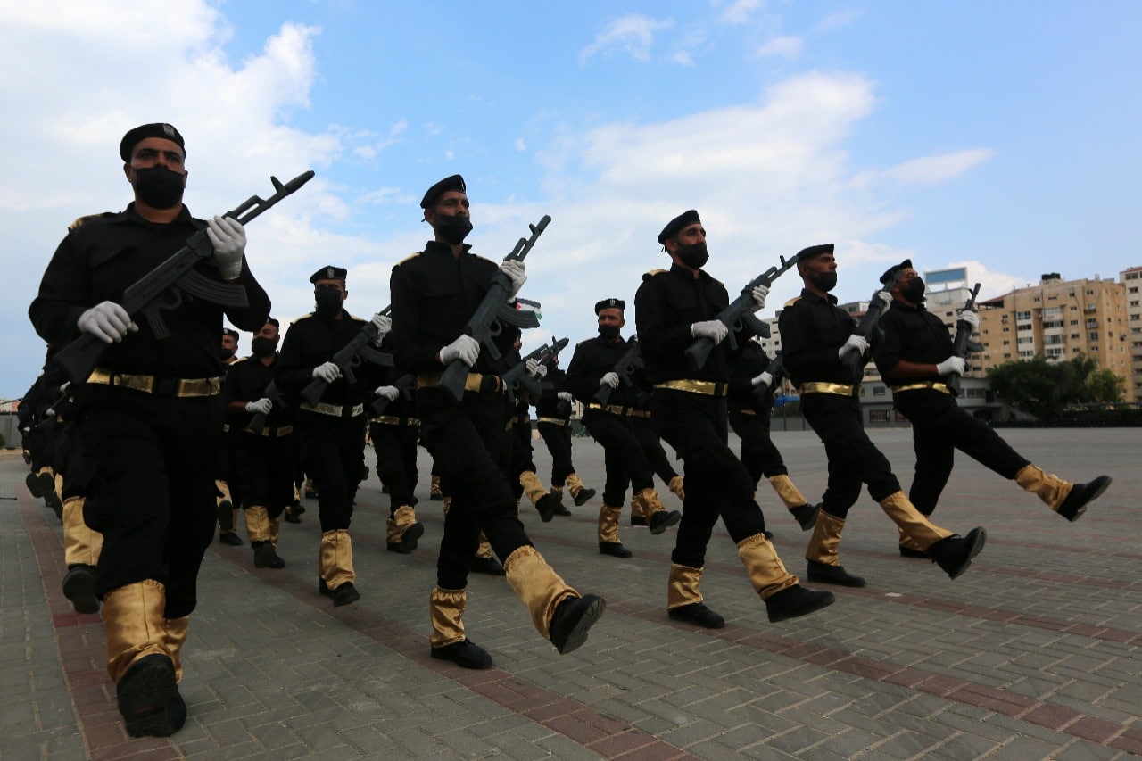 "مديرية التدريب" تُخرج دورتَي صف الضباط 27 والتأسيسية 35