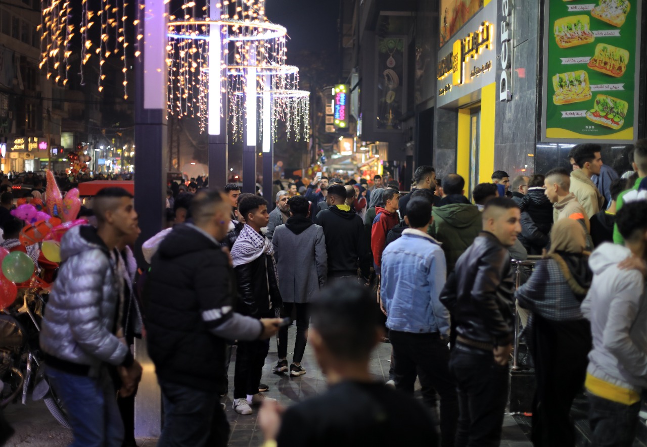 أجواء استقبال المواطنين في غزة للعام الجديد 2023