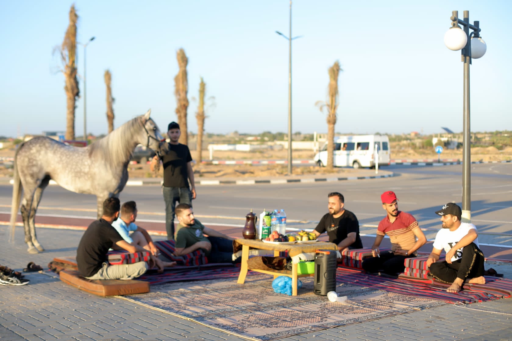 أجواء اصطياف المواطنين في غزة على شاطئ البحر والشريط الساحلي في ظل ارتفاع درجات الحرارة.