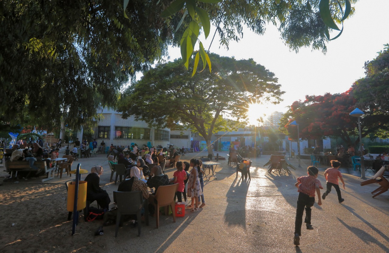 مواطنون يقضون إجازة نهاية الأسبوع في عدد من الأماكن الترفيهية بقطاع غزة