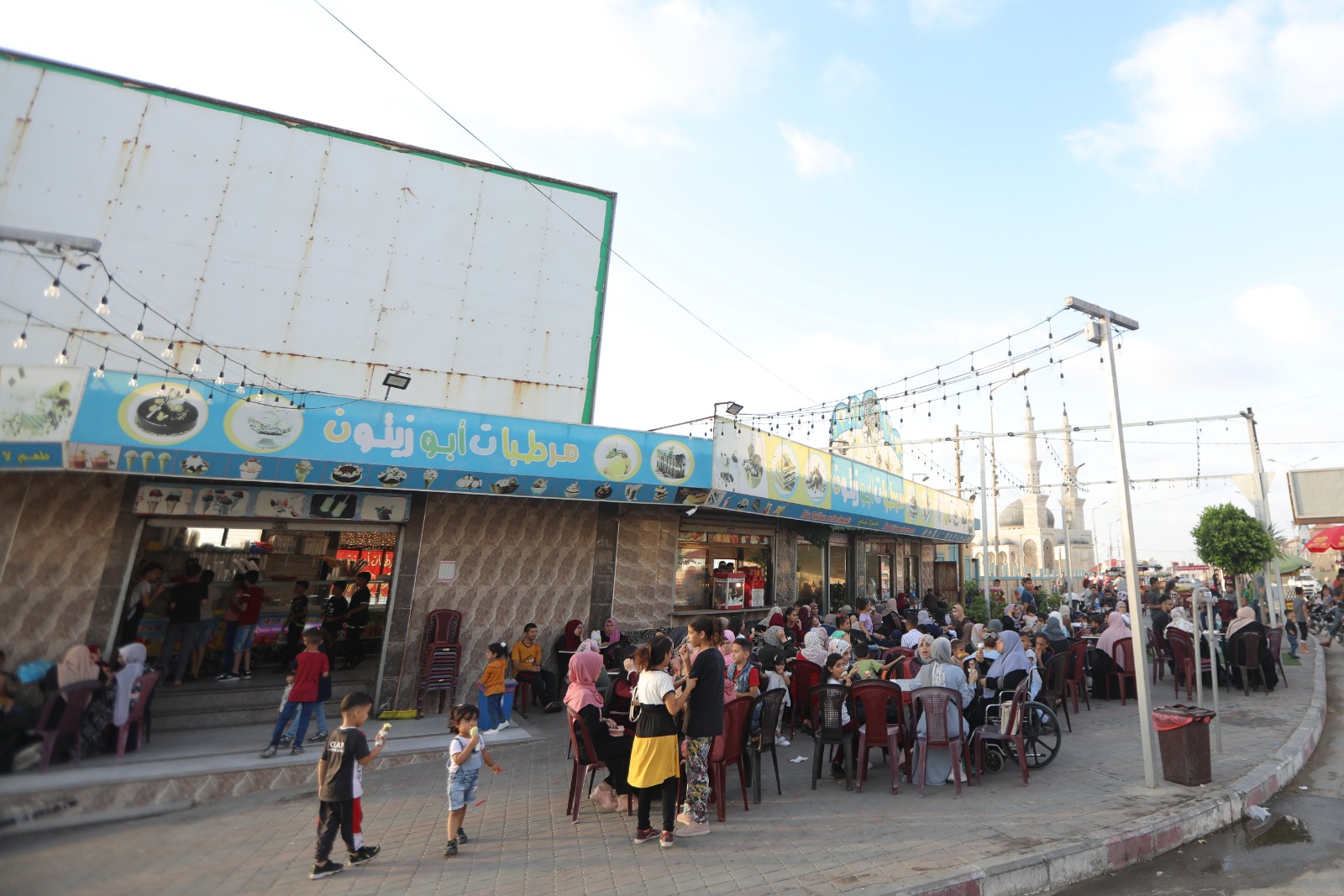 المواطنون في غزة يقضون إجازة عيد الأضحى المبارك