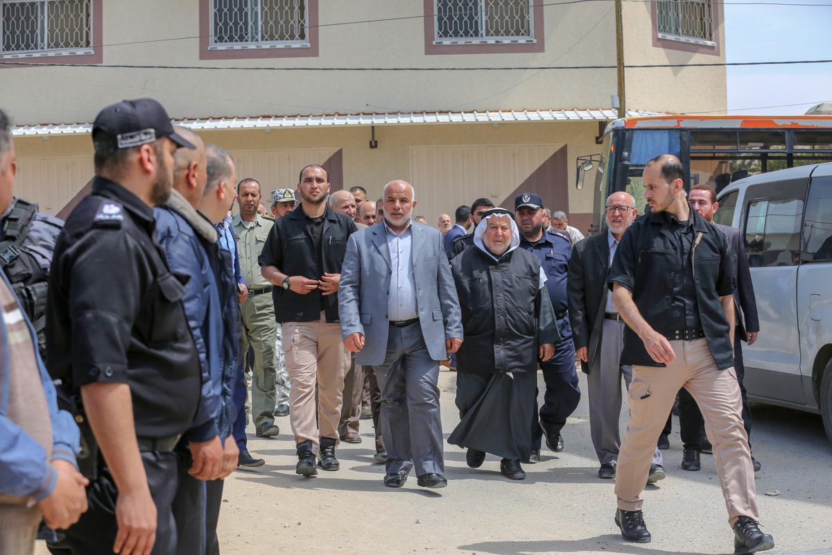 قيادة الداخلية تُقدم واجب العزاء لذوي شهداء مسيرة العودة