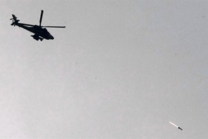 Sixteen injuries overnight, Israel warplanes target civilians homes 