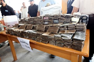 أخطر شبكات ترويج المخدرات بقبضة المكافحة