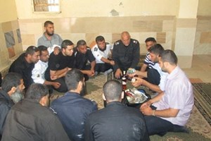 التوجيه السياسي بغزة يلقي درسا للدفاع المدني