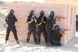  "مطلقي نار" على سيارة في قبضة الضبط الميداني