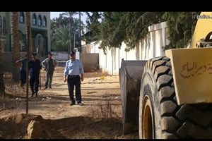 شرطة بلديات خانيونس تردم آباراً مُخالفة