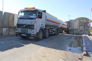 فتح معبر أبو سالم وإدخال 400 شاحنة