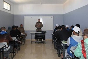 إصلاح وتأهيل الوسطى يعقد محاضرة لنزلاء المركز