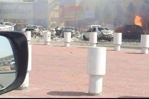 وزير الداخلية يُعزي نظيره القطري بضحايا حريق مطعم بالدوحة