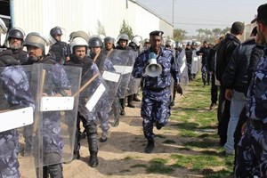 شرطة الوسطى تؤمن مباراة في ملعب الدرة بالمحافظة