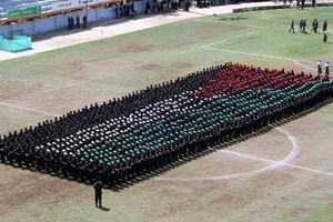 "اليرموك" مستطيل أخضر تزيَّن بلوحات فنية 