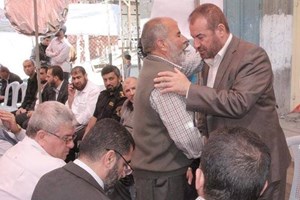 وزير الداخلية يقدم واجب العزاء لأهالي شهداء الوسطى وغزة