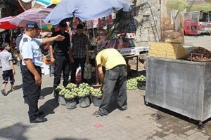 الأزمات الخانقة.. لم تمنع الترتيبات الموسمية لشرطة البلديات برفح