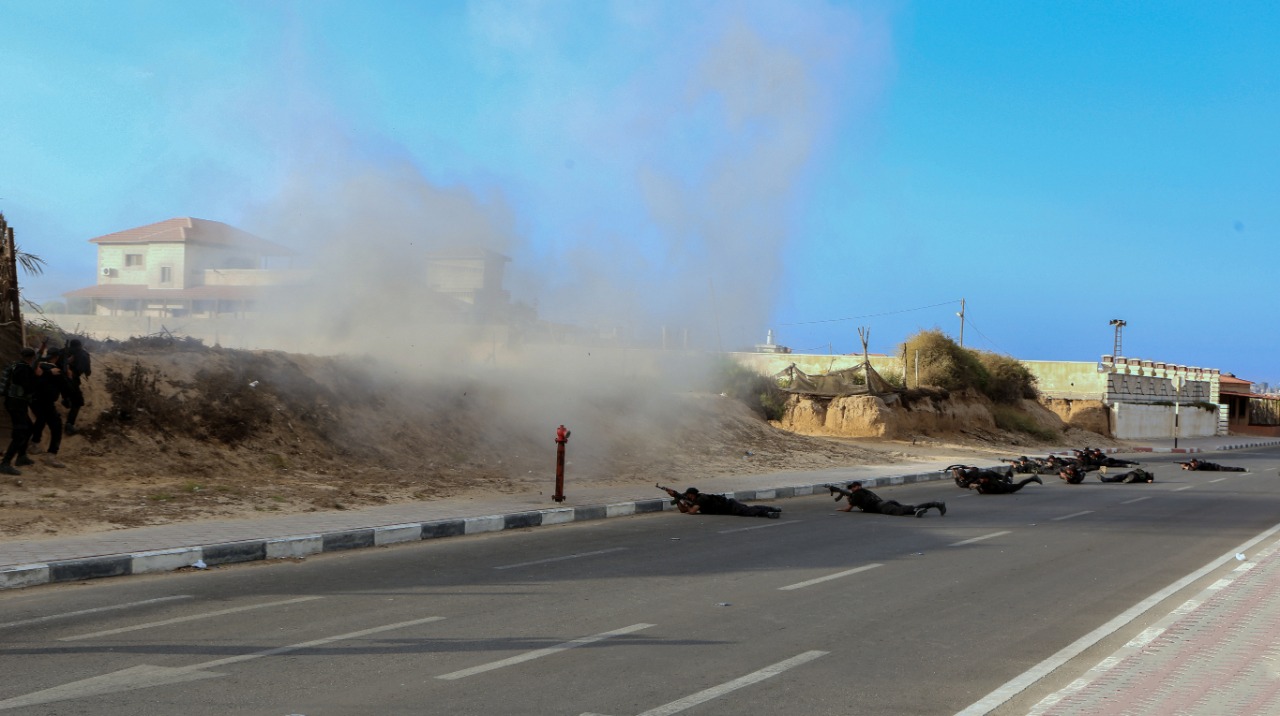 مديرية التدريب تُنظم مسيراً عسكرياً لدورات قادة الفصائل والمجموعات و"التأسيسية 36"