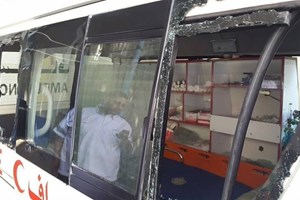 الخدمات تستنكر استهداف المؤسسات والطواقم الطبية