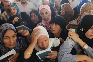 مغادرة 528 مسافراً عبر معبر رفح ودخول قافلة إماراتية