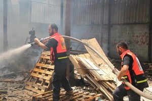 صور: "الدفاع المدني" .. أبطال النار في مواجهة العدوان