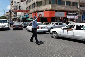 شرطة شمال غزة تنفذ حملة إزالة التعديات لشوارع سوق المعسكر