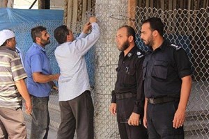 شرطة محافظة رفح تغلق المركز التجاري تحسباً لسقوطه بأي لحظة