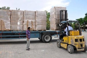 صور.. الإمداد والتجهيز تُسلم الزي الشتوي للأجهزة الأمنية