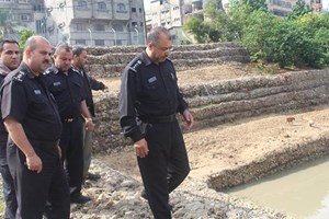 العميد السعودي يتفقد عمل المضخات في بركة الشيخ رضوان ومنطقة النفق