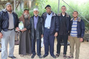 عائلة أبو فرحانة تكرم الدفاع المدني وهندسة المتفجرات بخان يونس