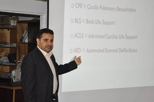 الخدمات الطبية تفتتح دورة بعنوان " "ACLS