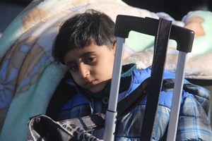 بالصور.. معاناة المسافرين عبر معبر رفح البري الثلاثاء