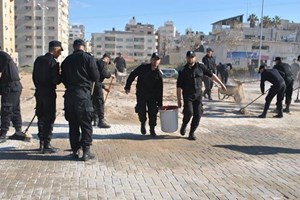 طلاب دورة الجامعيين العاشرة ينظمون حملة نظافة وإزالة للركام من مديرية التدريب