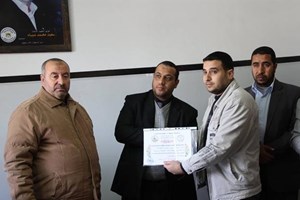 التوجيه السياسي يكرم المشاركين في دورة فقه الأحوال الشخصية برفح