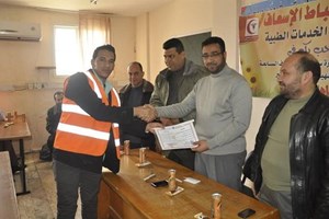 الخدمات الطبية تخرج 42 مُسعف وسائق إسعاف