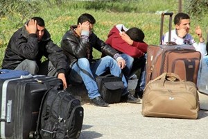 وكيل الوزارة يتفقد آلية عمل المعبر بعد فتحه يومين استثنائياً