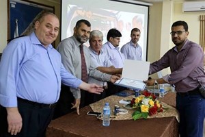 بلدية خانيونس تكرّم مباحث التموين ولجنة التفتيش الصحي