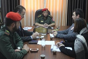 قيادة الشرطة العسكرية تلتقي مساعد منسق "الصليب الأحمر"