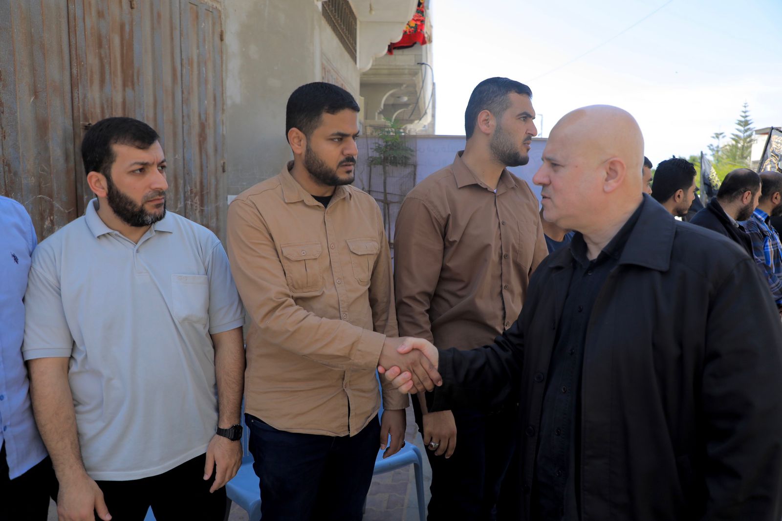 قيادة "الداخلية" تُقدم واجب العزاء لذوي شهداء العدوان الإسرائيلي