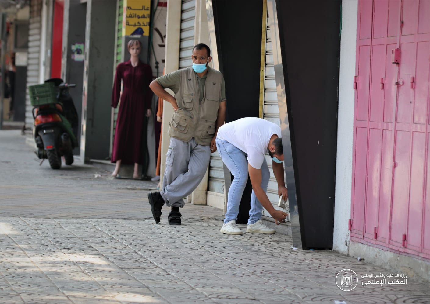 حركة المواطنين بمدينة غزة في ظل تخفيف حظر التجوال بعدد من المناطق