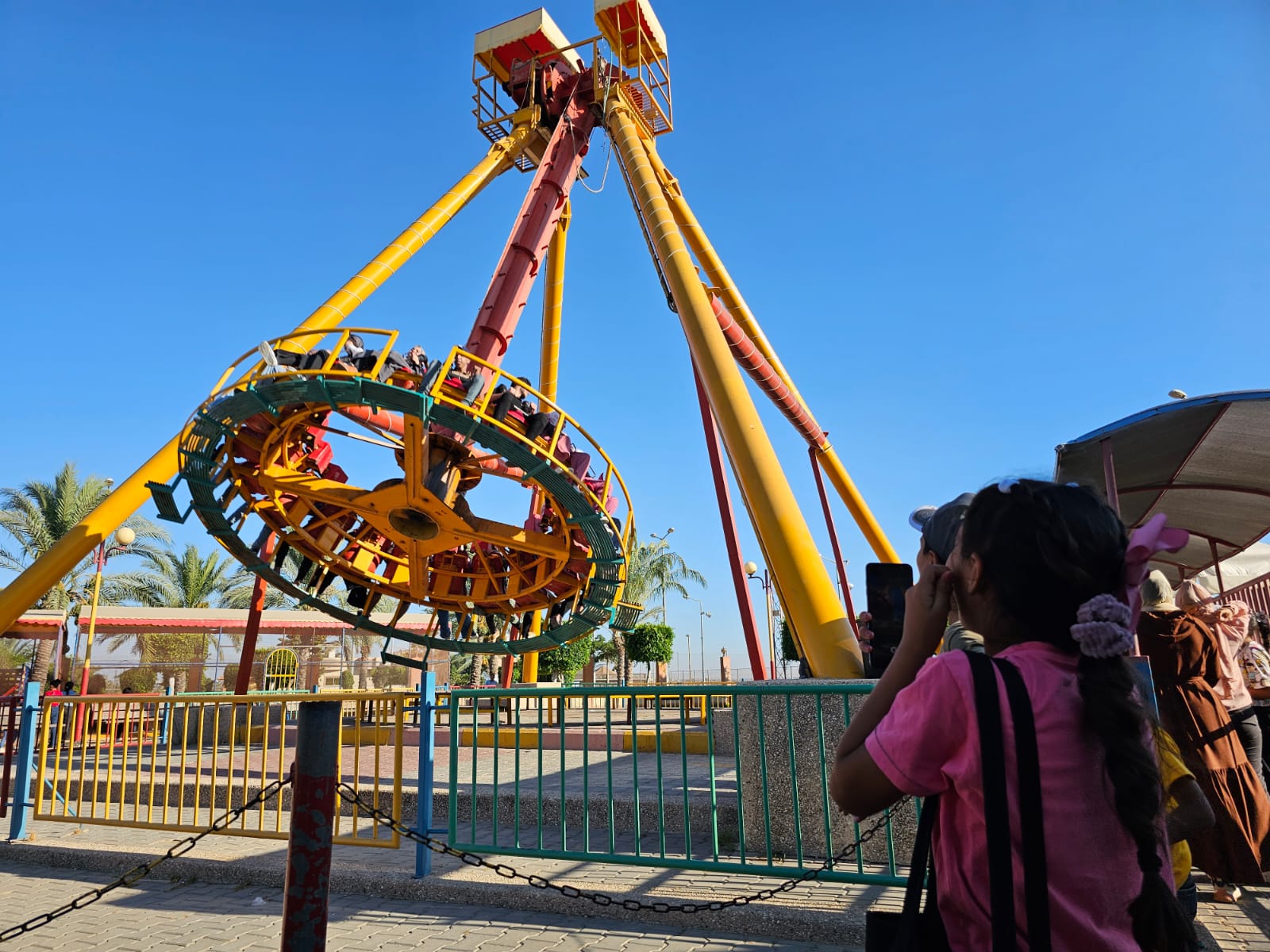 اصطياف المواطنين بغزة على شاطئ البحر وعدد من الأماكن الترفيهية خلال الإجازة الأسبوعية