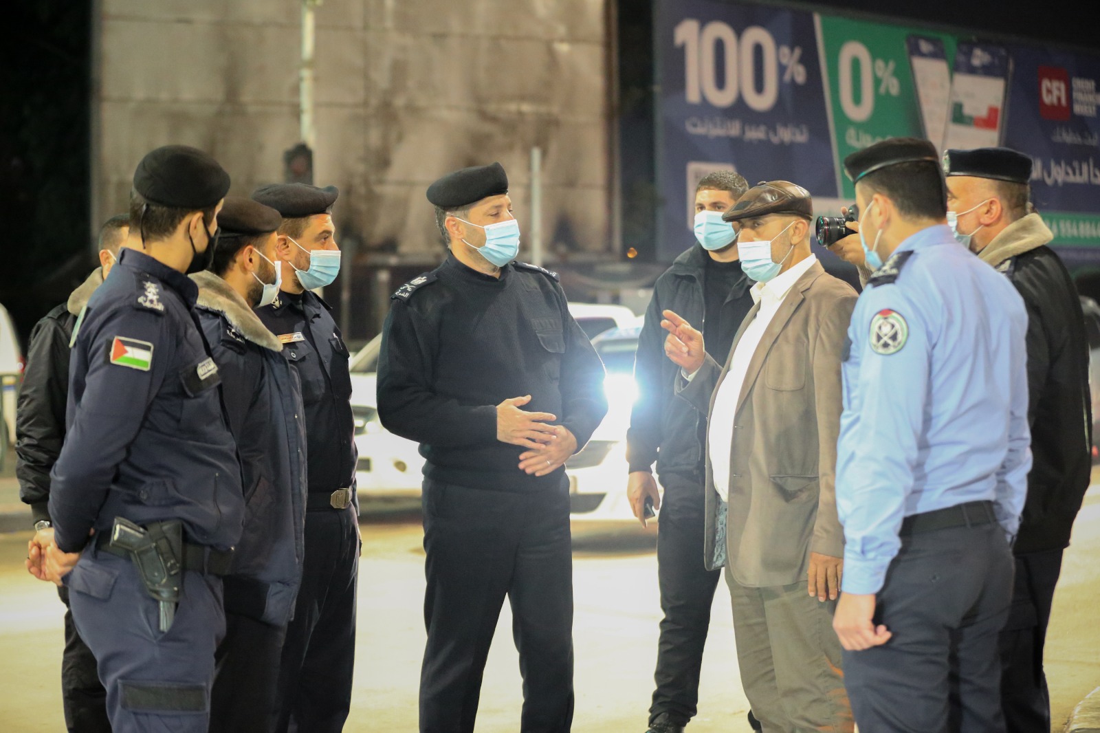 الشرطة تُتابع التزام المواطنين والمنشآت بالإغلاق وحظر التجوال