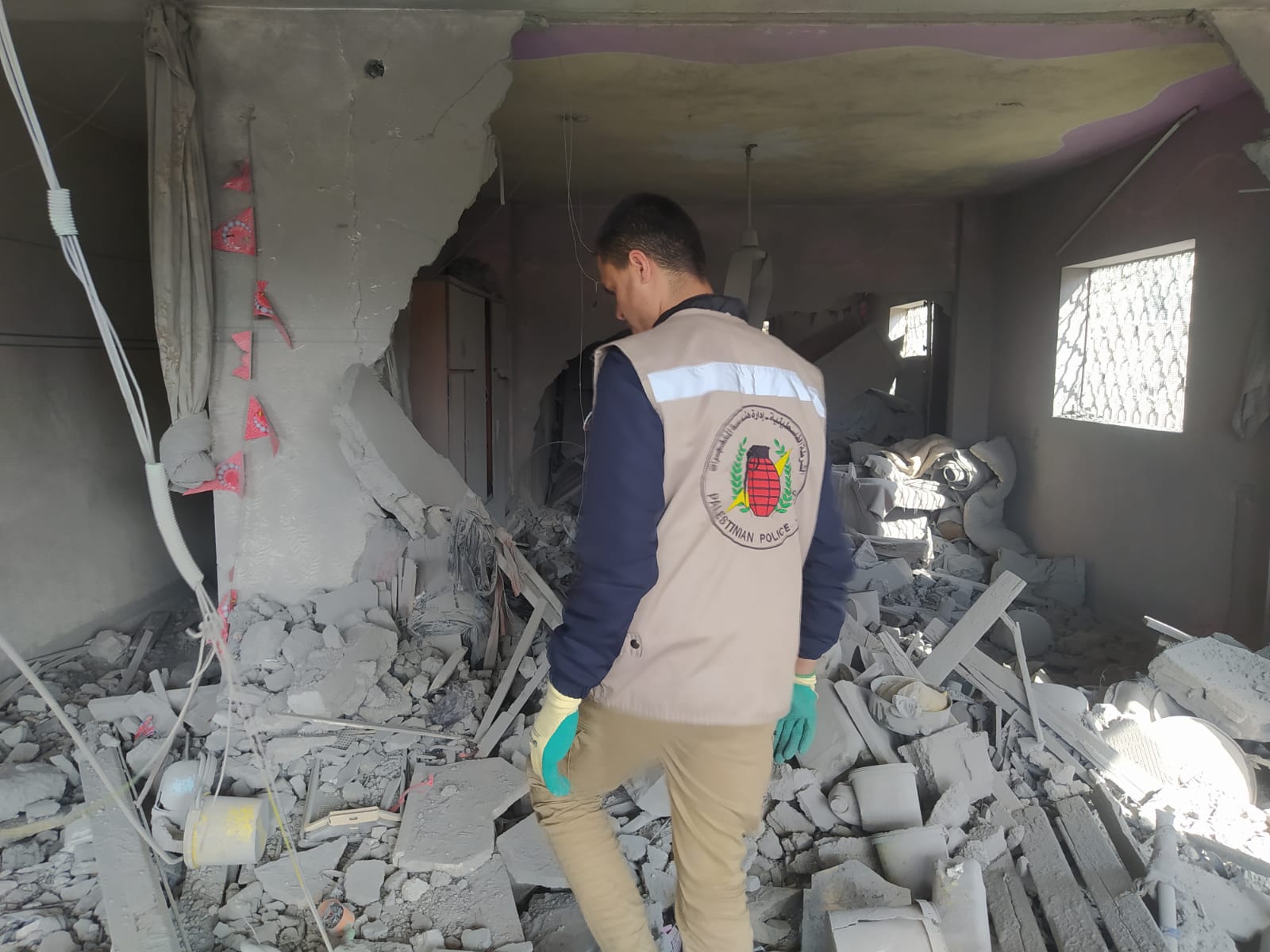 استمرار عمل هندسة المتفجرات في معاينة الأماكن التي تعرضت للاستهداف