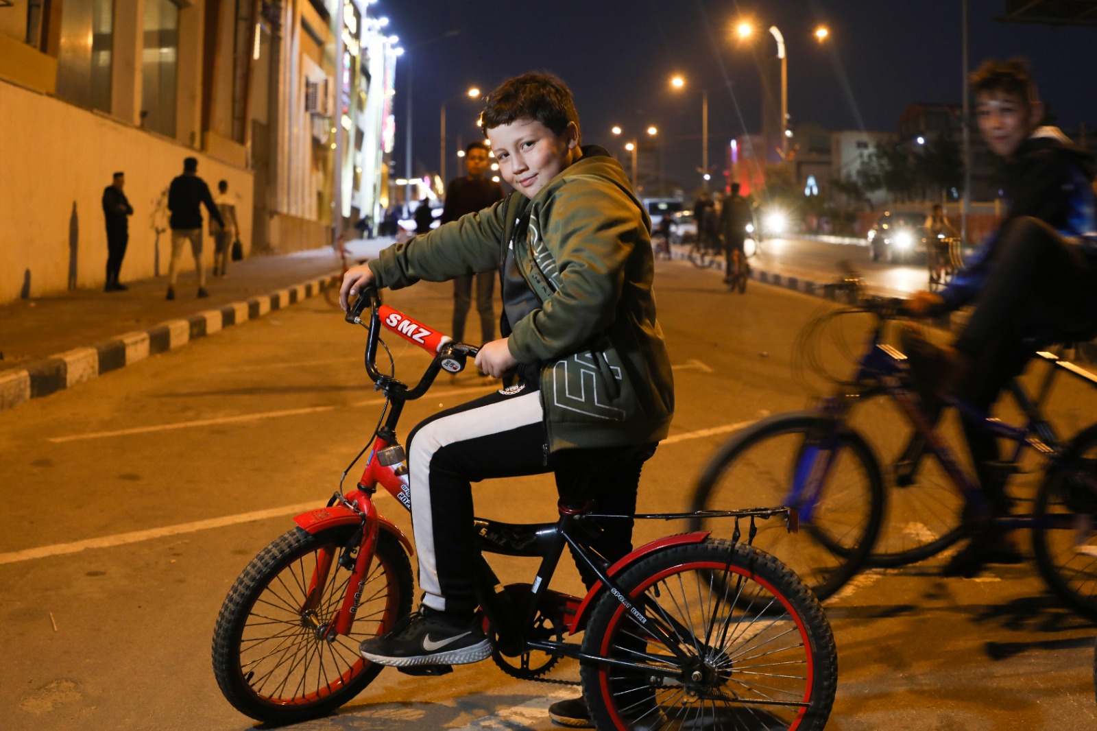 مواطنون يقضـون الإجازة الأسبوعية في الأماكن الترفيهية وحضور مباريات كأس العالم