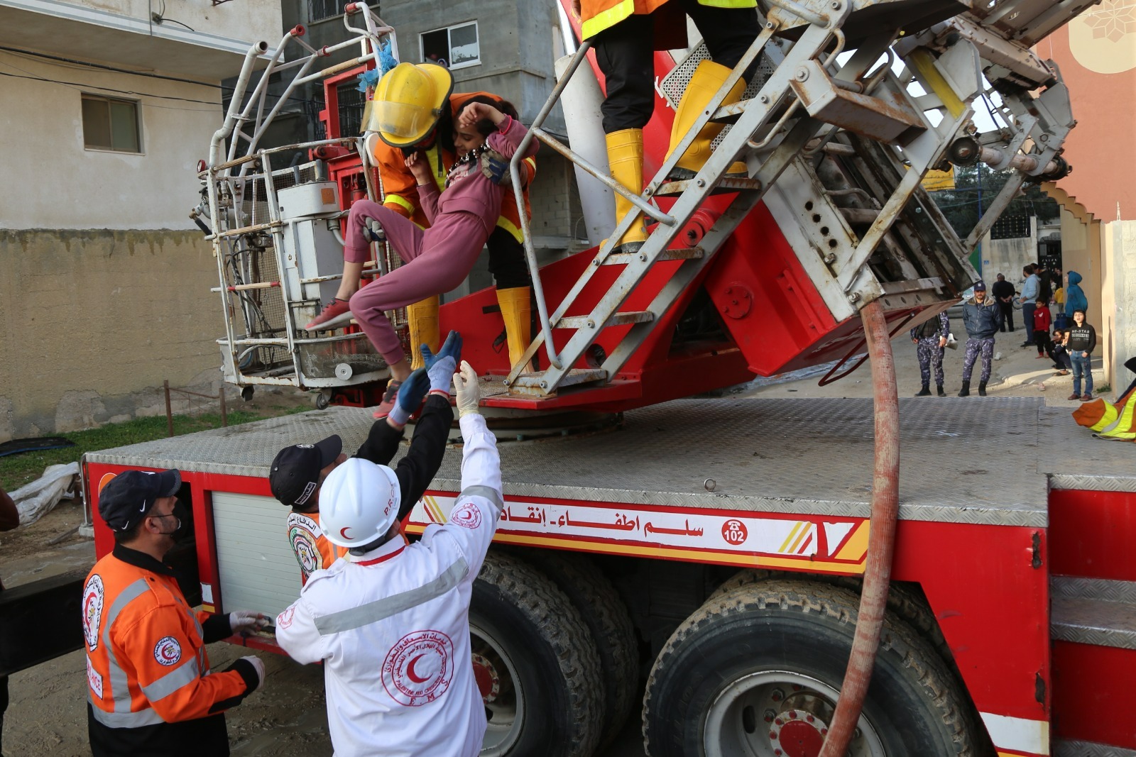 "الدفاع المدني" يعلن تجهيز مَركبة إطفاء محلياً بدعم ماليزي ويُنفّذ مناورة تدريبية بمناسبة اليوم العالمي