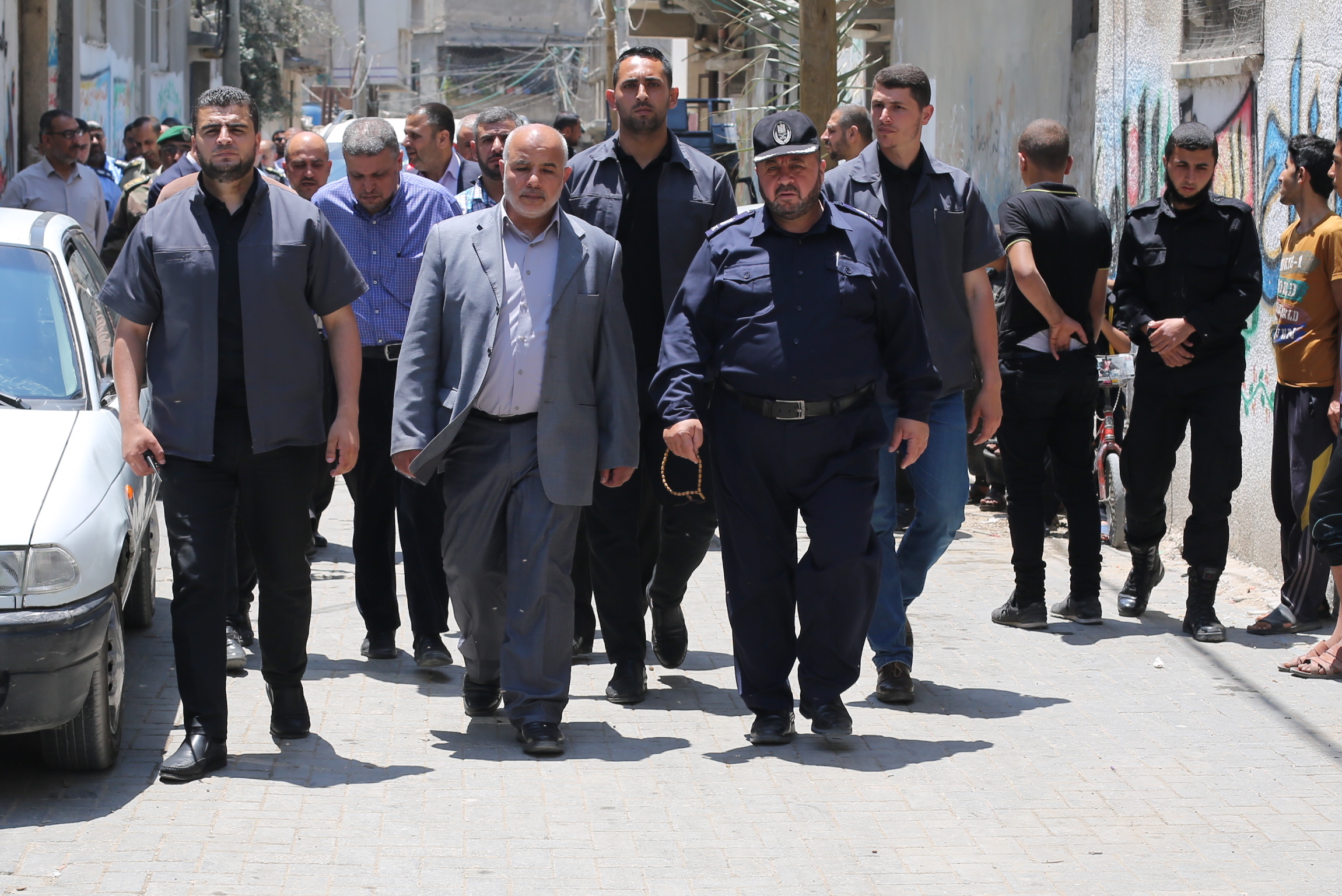 قيادة "الداخلية" تقدم واجب العزاء لذوي شهداء الوزارة في مسيرات العودة بذكرى النكبة