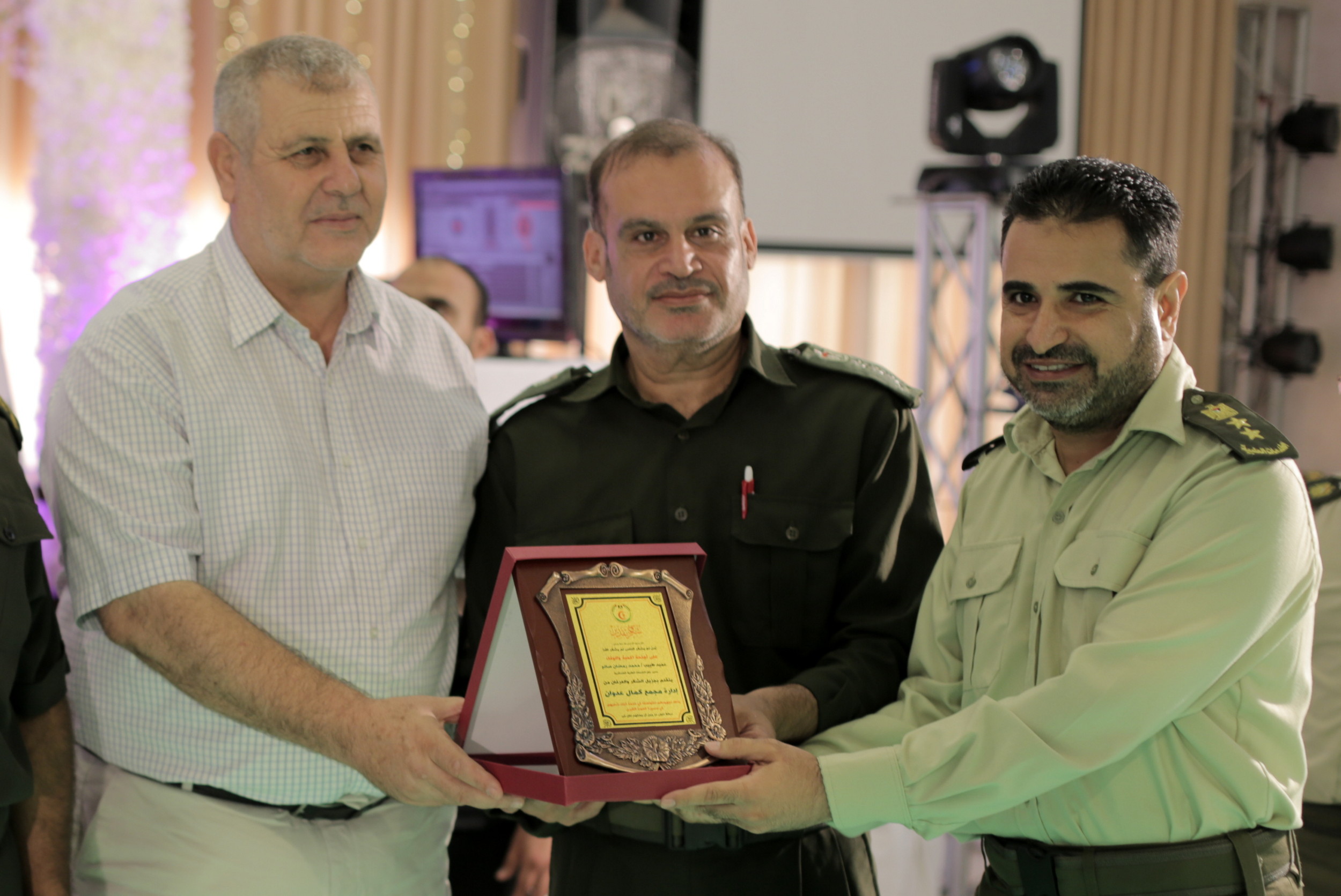 الخدمات الطبية تكرم طواقمها العاملة خلال مسيرات العودة