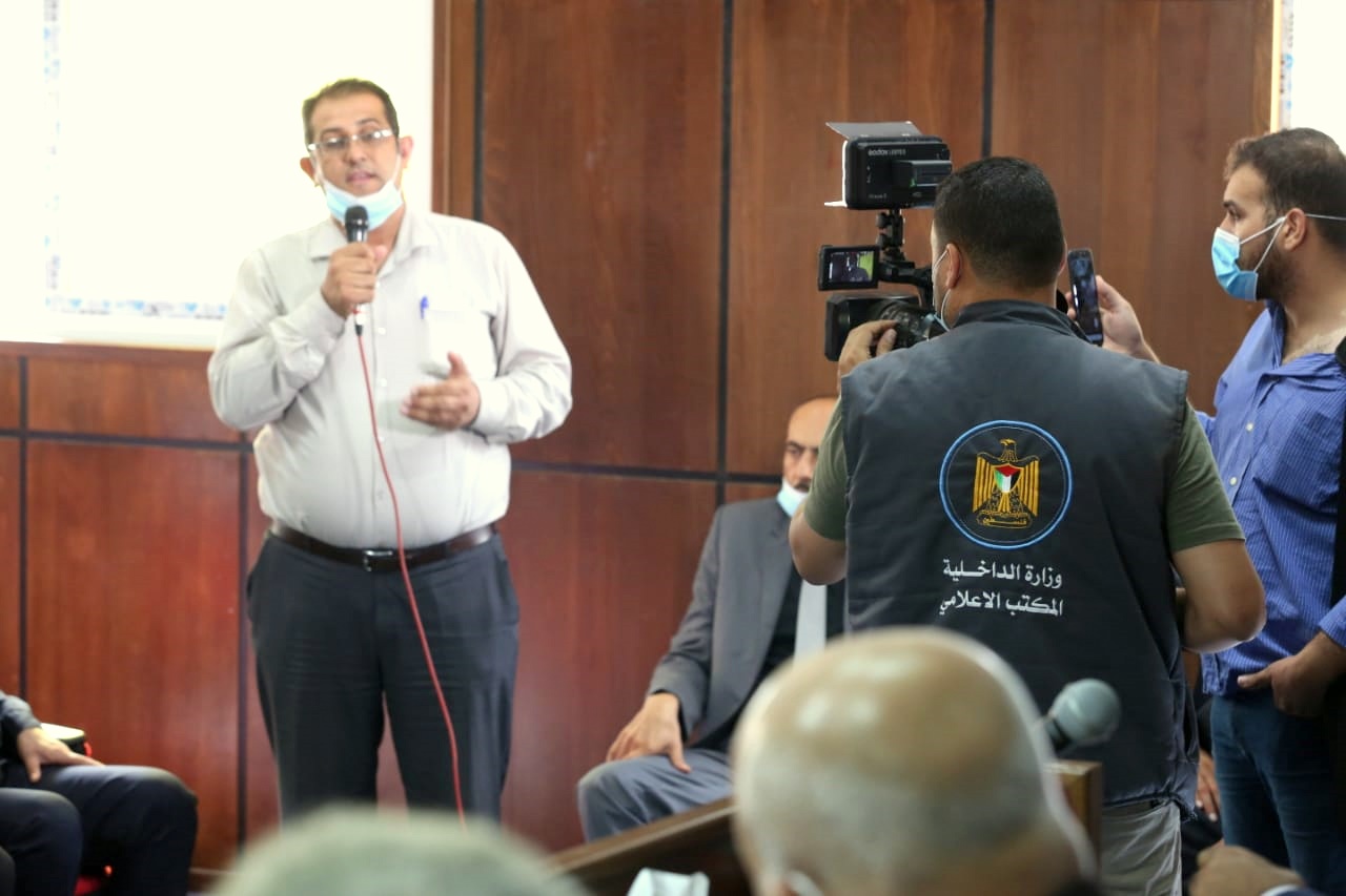 "الداخلية والصحة" تعقدان لقاءً مع وجهاء بيت حانون والبريج