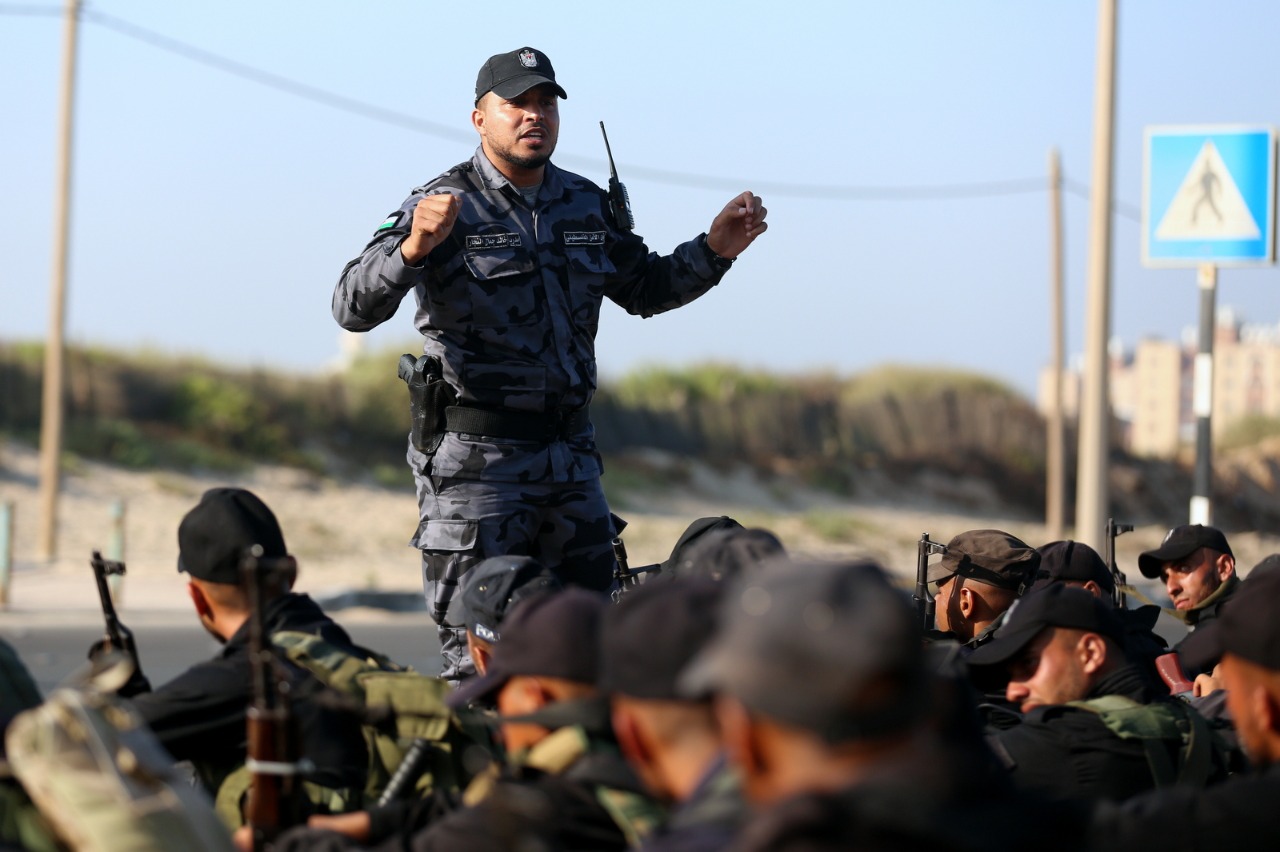 مديرية التدريب تُنظم مسيراً عسكرياً للدفعة الأولى من الدورة التأسيسية الثانية