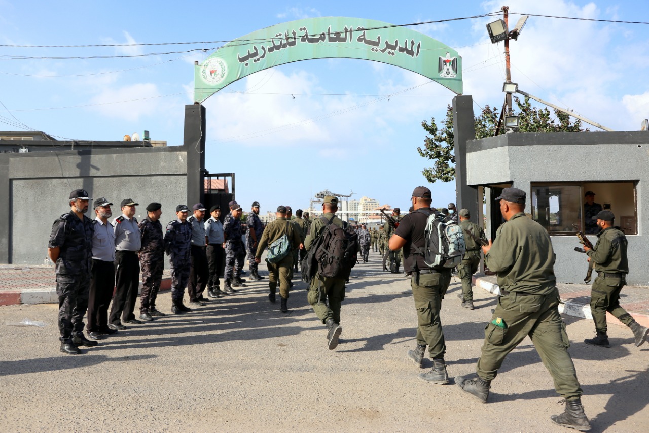 مديرية التدريب تُنظم مسيراً عسكرياً لدورات قادة الفصائل والمجموعات و"التأسيسية 36"